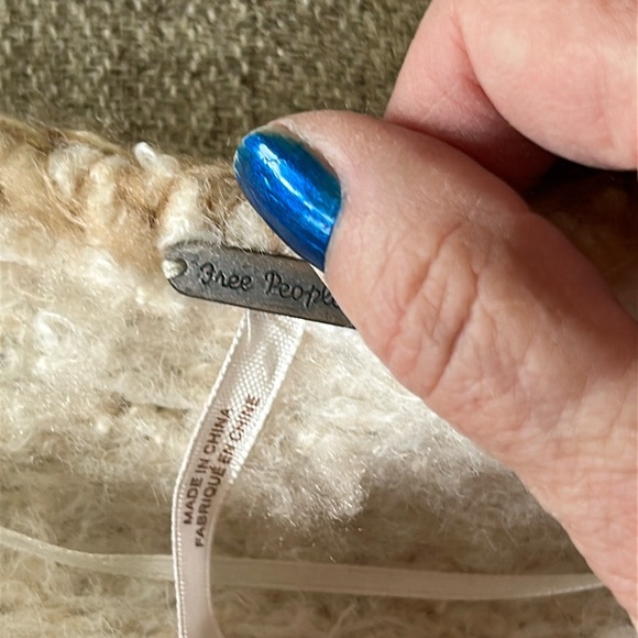 FREE PEOPLE EMERSON PULLOVER CROPPED SWEATER COLOR CHAMPAGNE DREAM LARGE - Picture 3 of 12